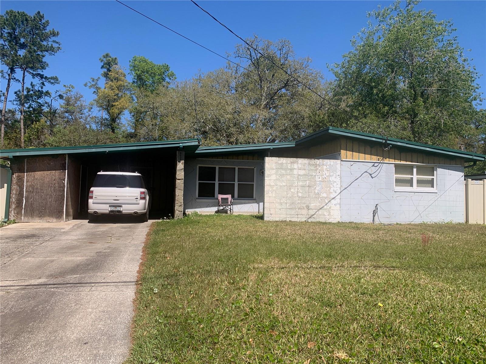 8029 Chateau Dr S Property Photo 1