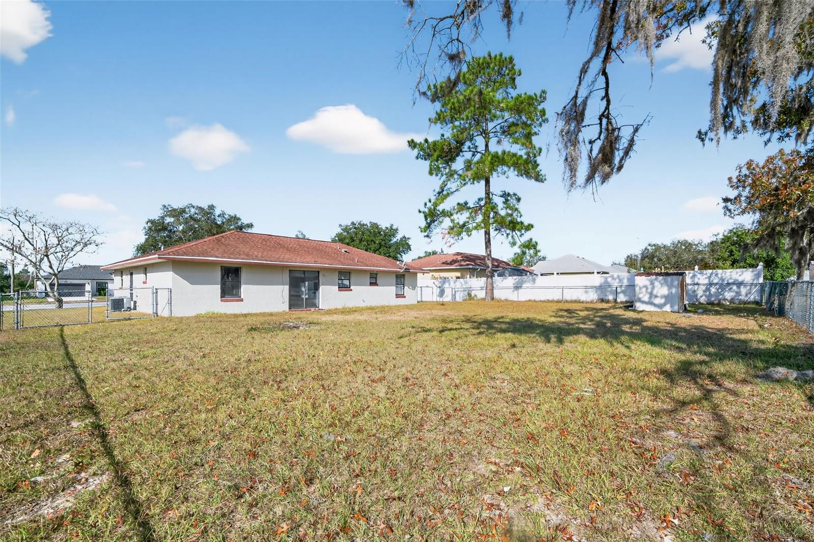 329 Marion Oaks Crse Property Photo 5