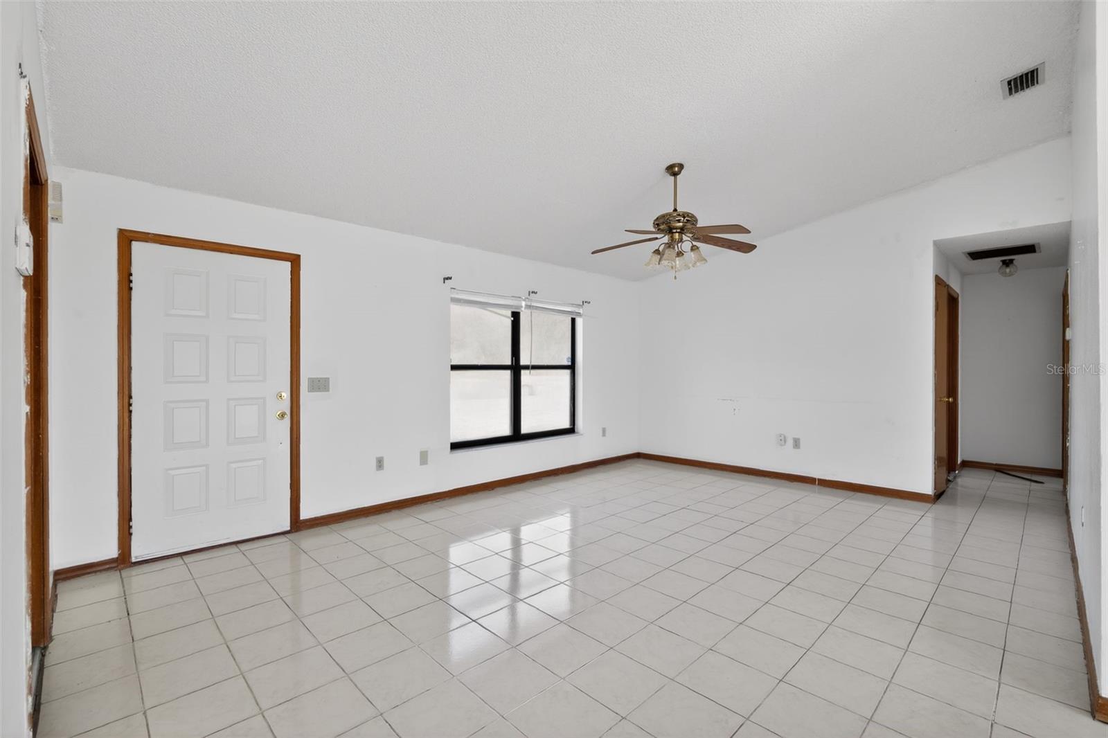 329 Marion Oaks Crse Property Photo 9