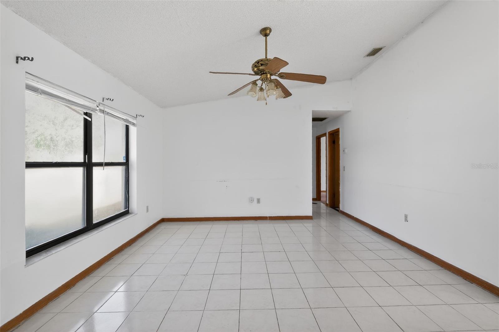 329 Marion Oaks Crse Property Photo 10
