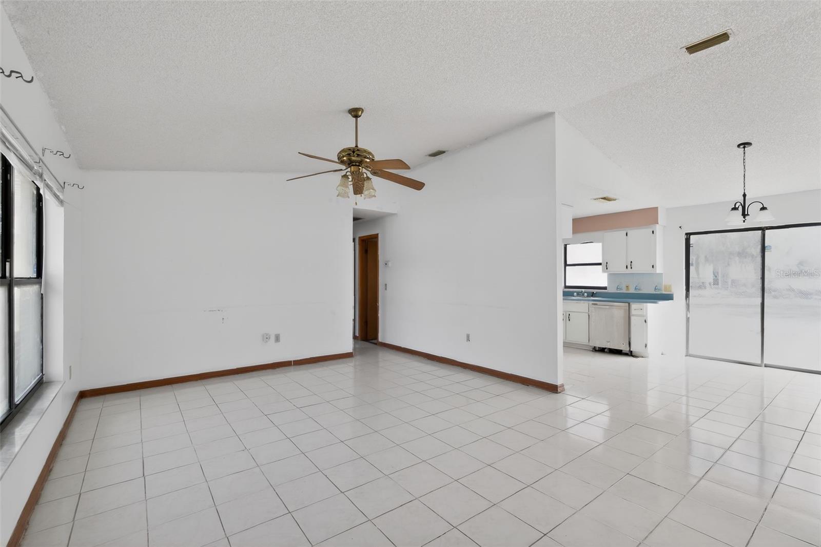 329 Marion Oaks Crse Property Photo 11