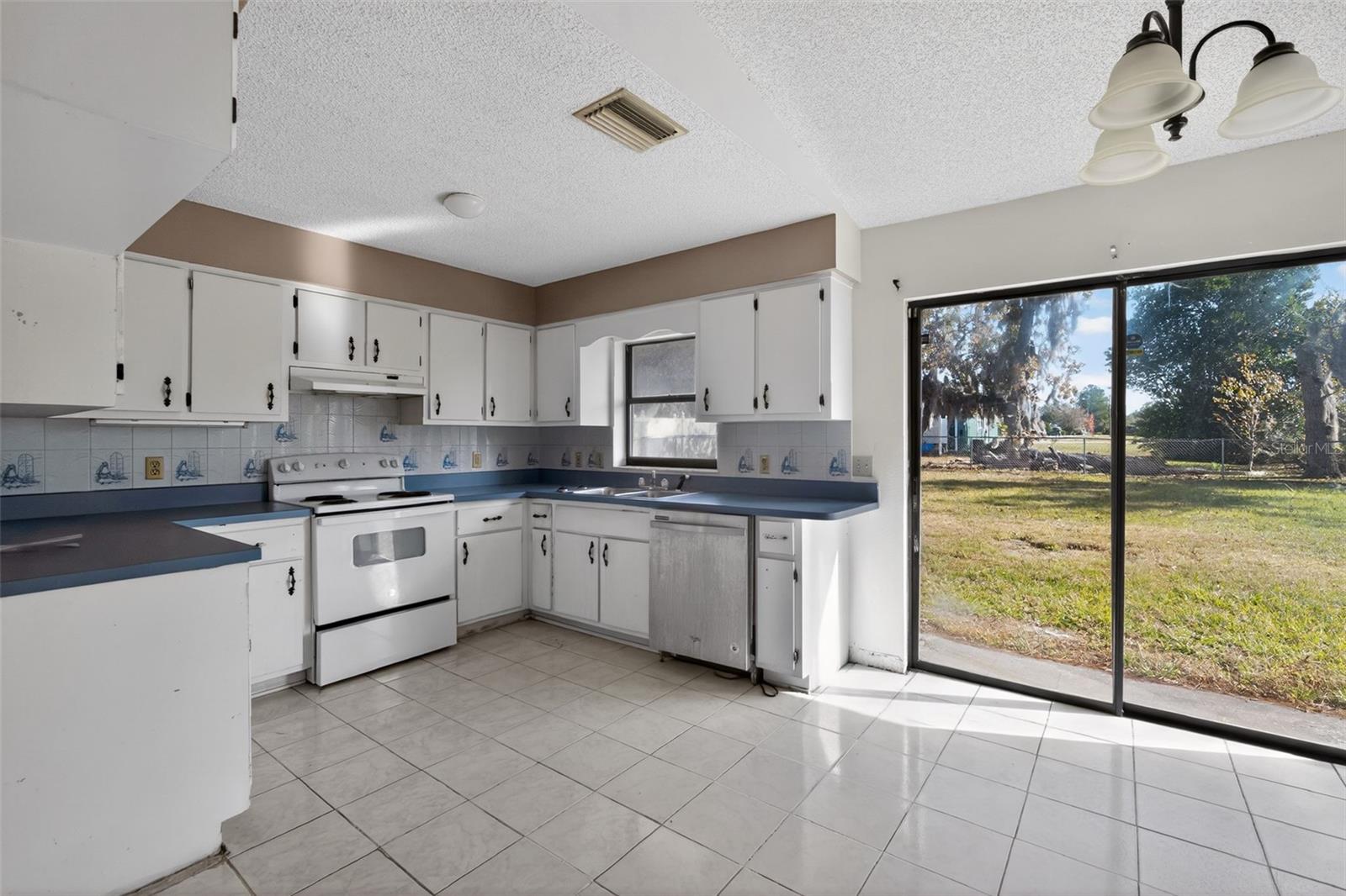 329 Marion Oaks Crse Property Photo 14