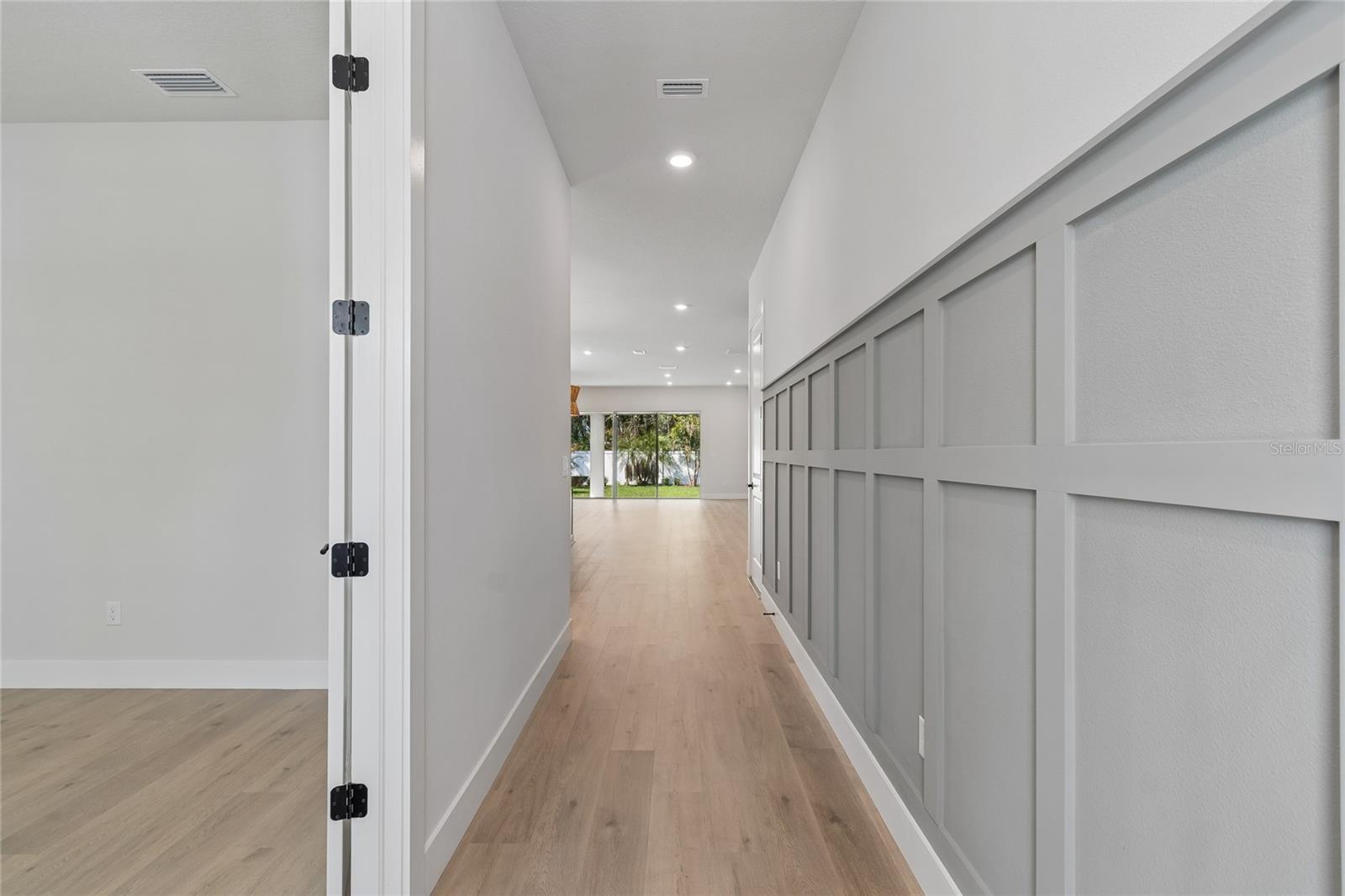 3711 W De Leon St Property Photo 4