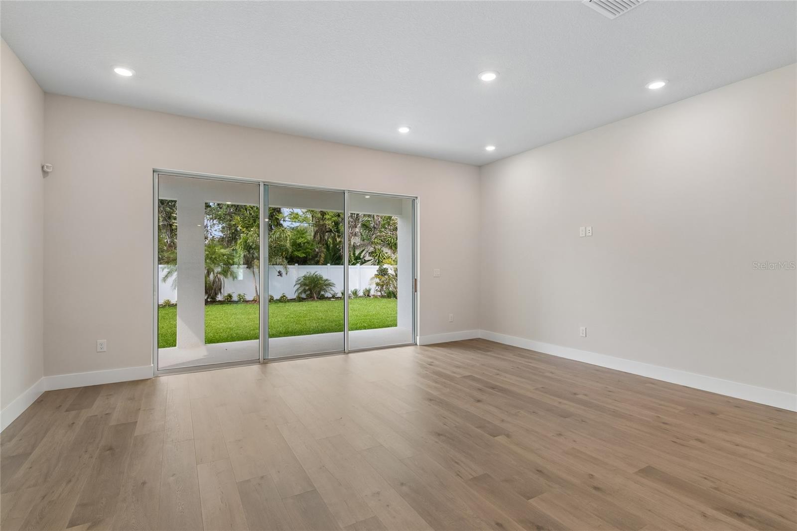 3711 W De Leon St Property Photo 16