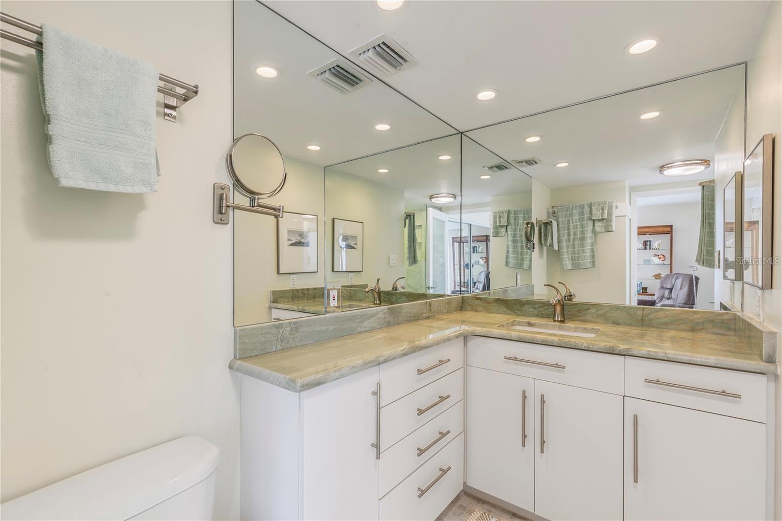 440 S Gulfview Blvd #1705 Property Photo 21