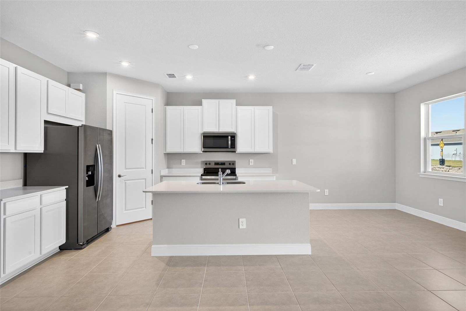 12410 51st St E Property Photo 5