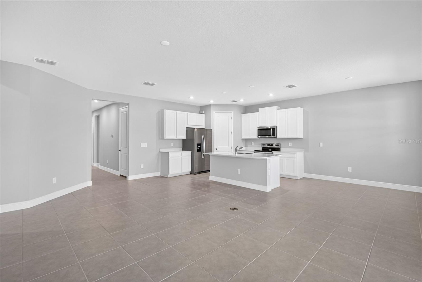 12410 51st St E Property Photo 10