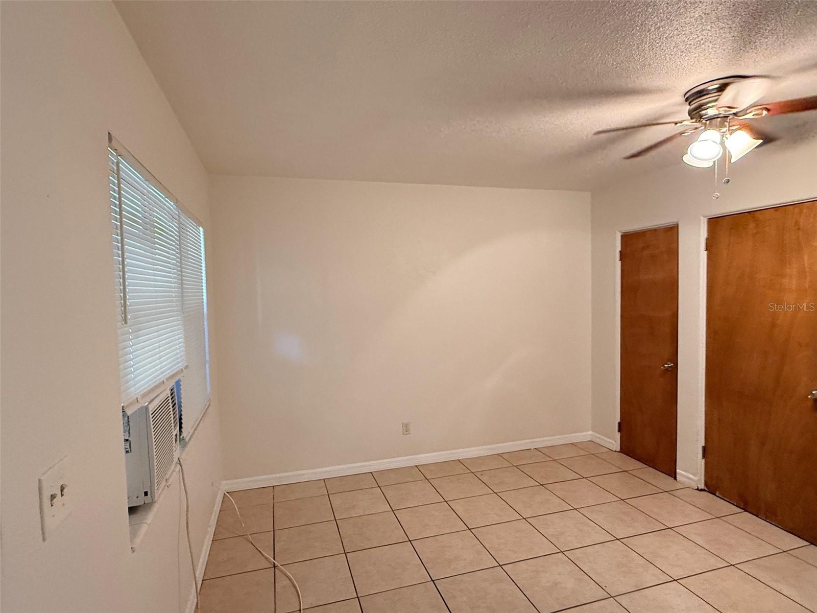 2404 10th St W #4 Property Photo 3