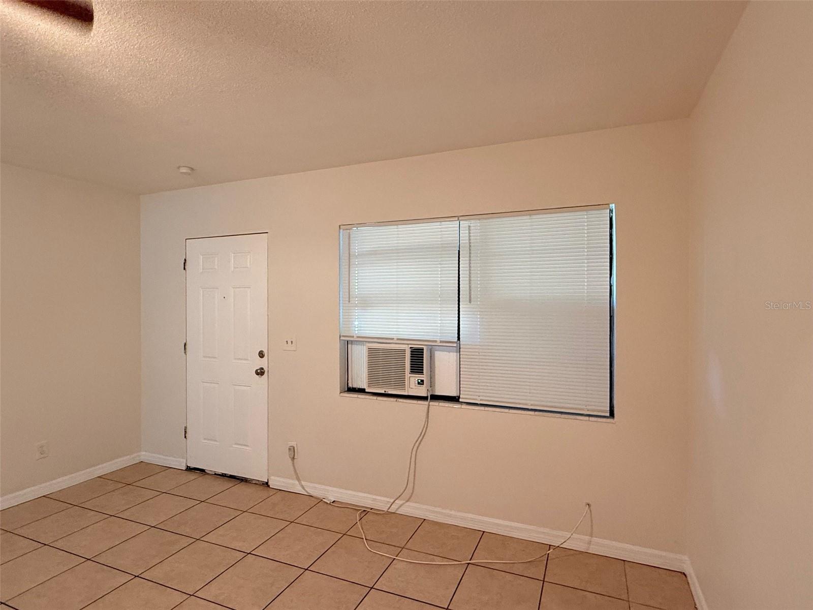 2404 10th St W #4 Property Photo 5