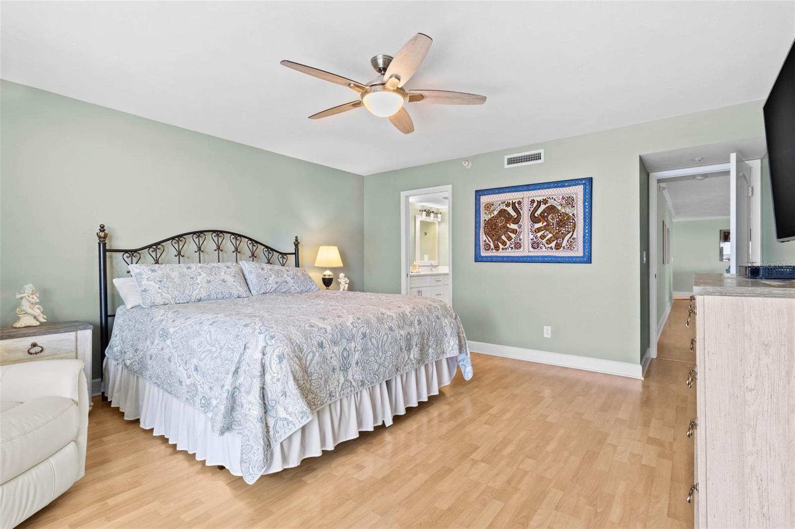 1660 Gulf Blvd #607 Property Photo 17