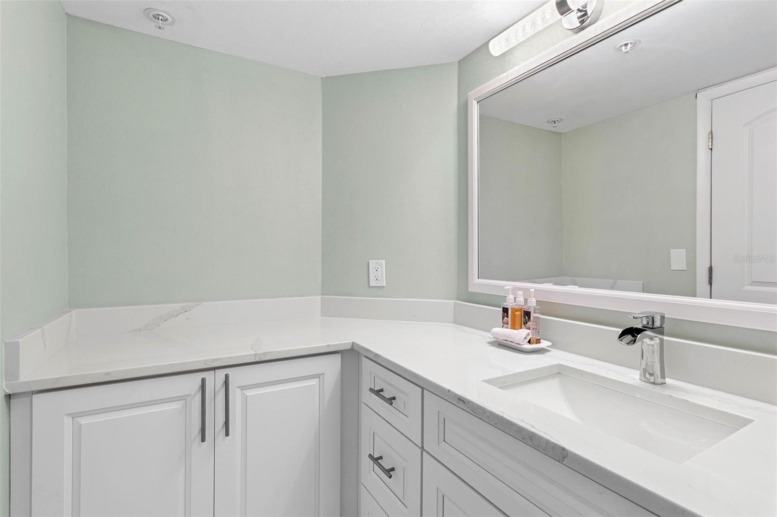 1660 Gulf Blvd #607 Property Photo 28