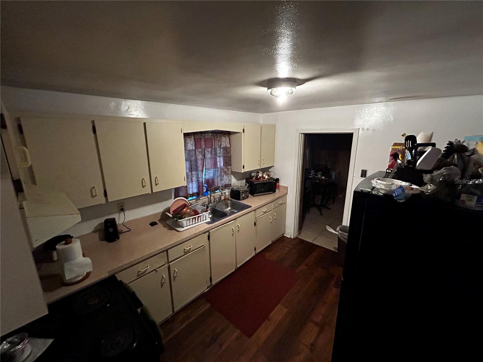 415 Model St Property Photo 2