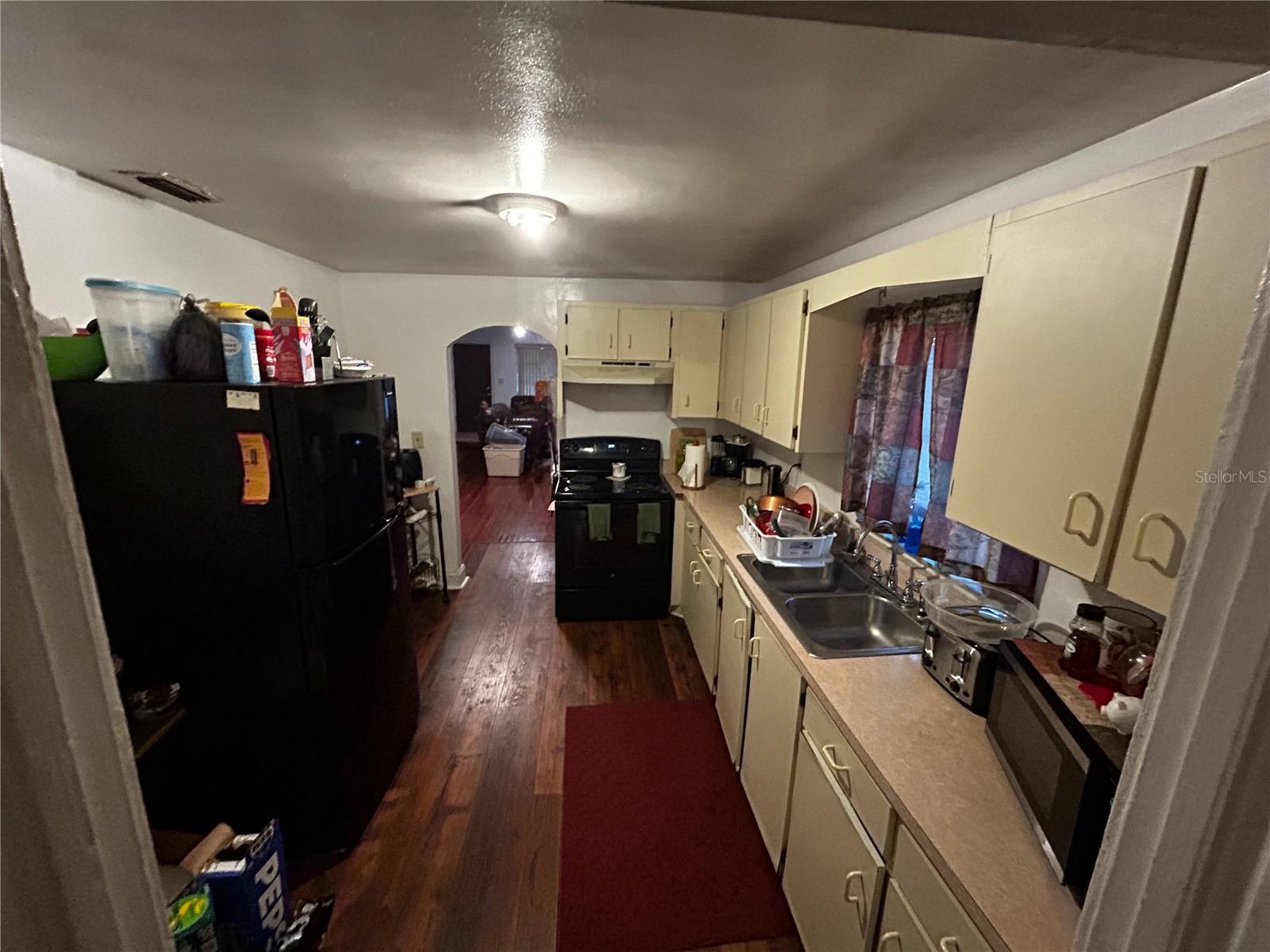 415 Model St Property Photo 3