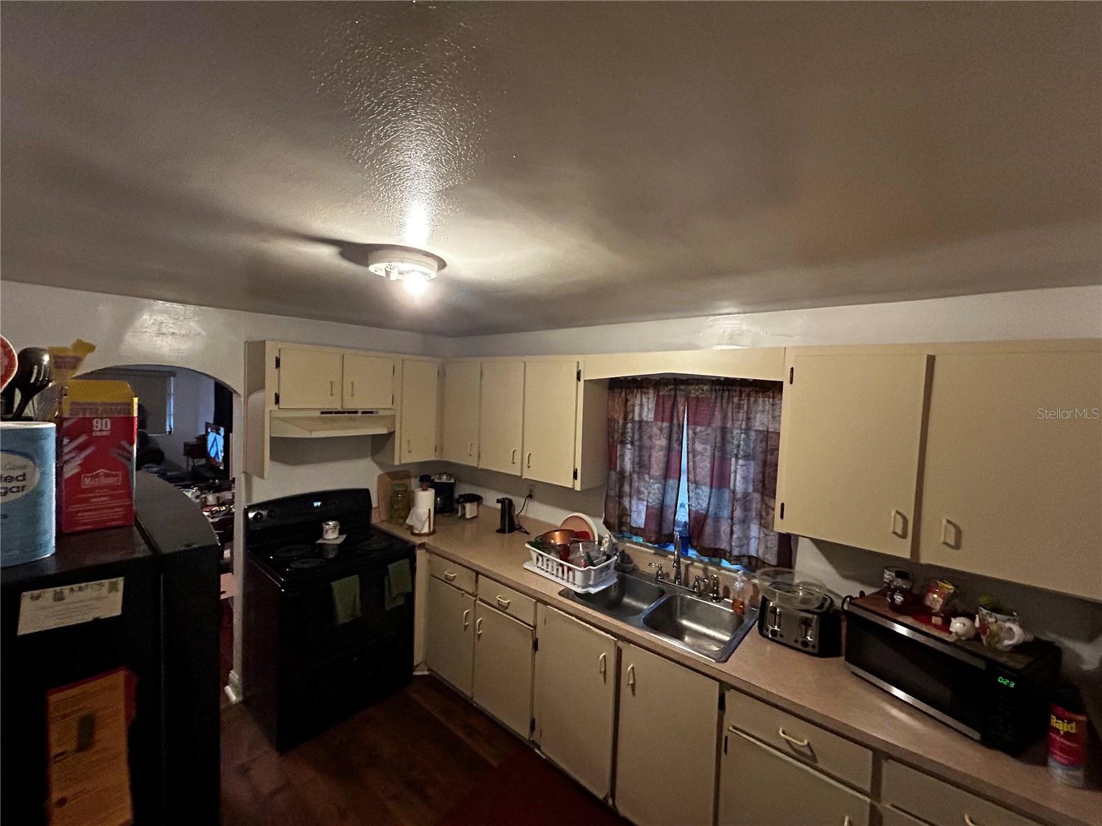 415 Model St Property Photo 4