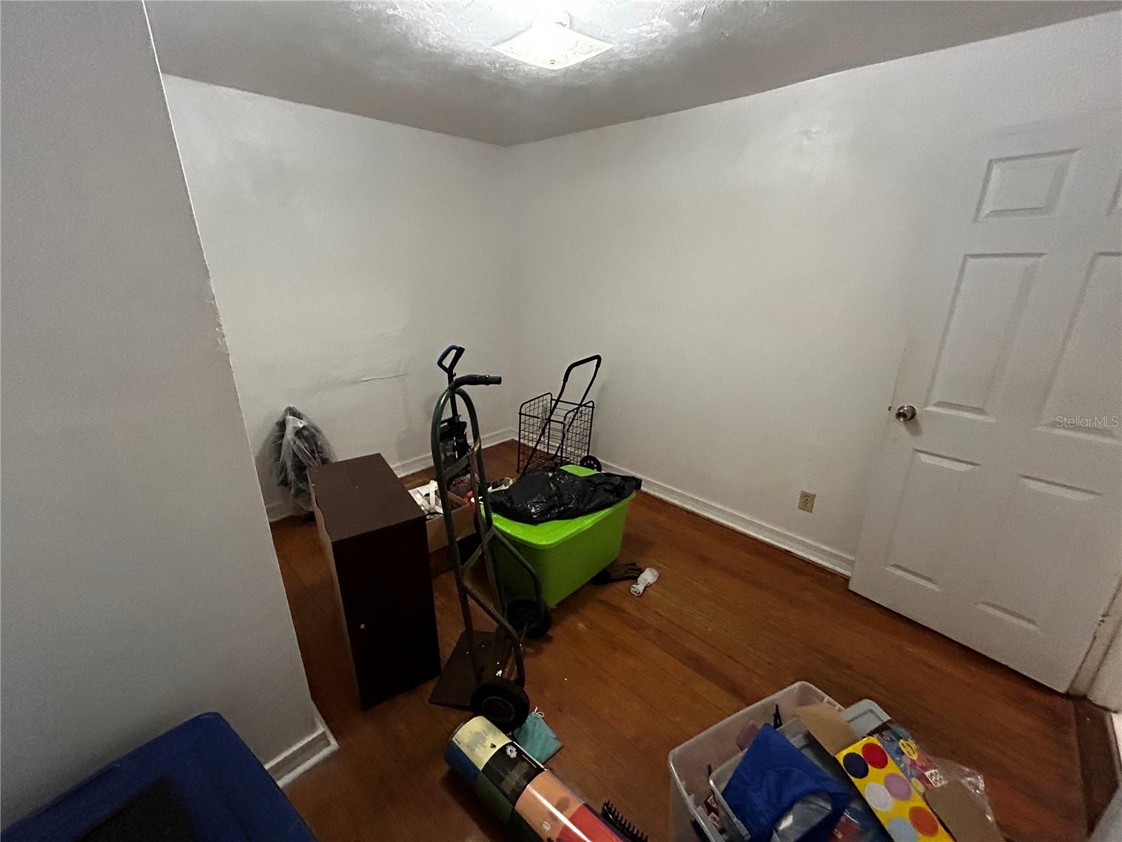 415 Model St Property Photo 5