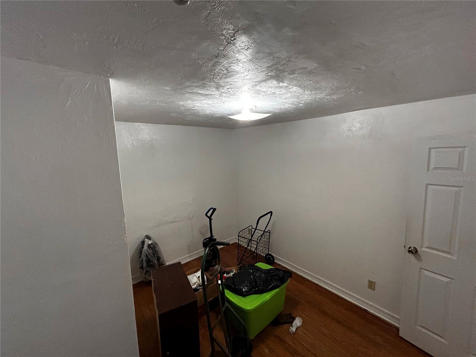 415 Model St Property Photo 6
