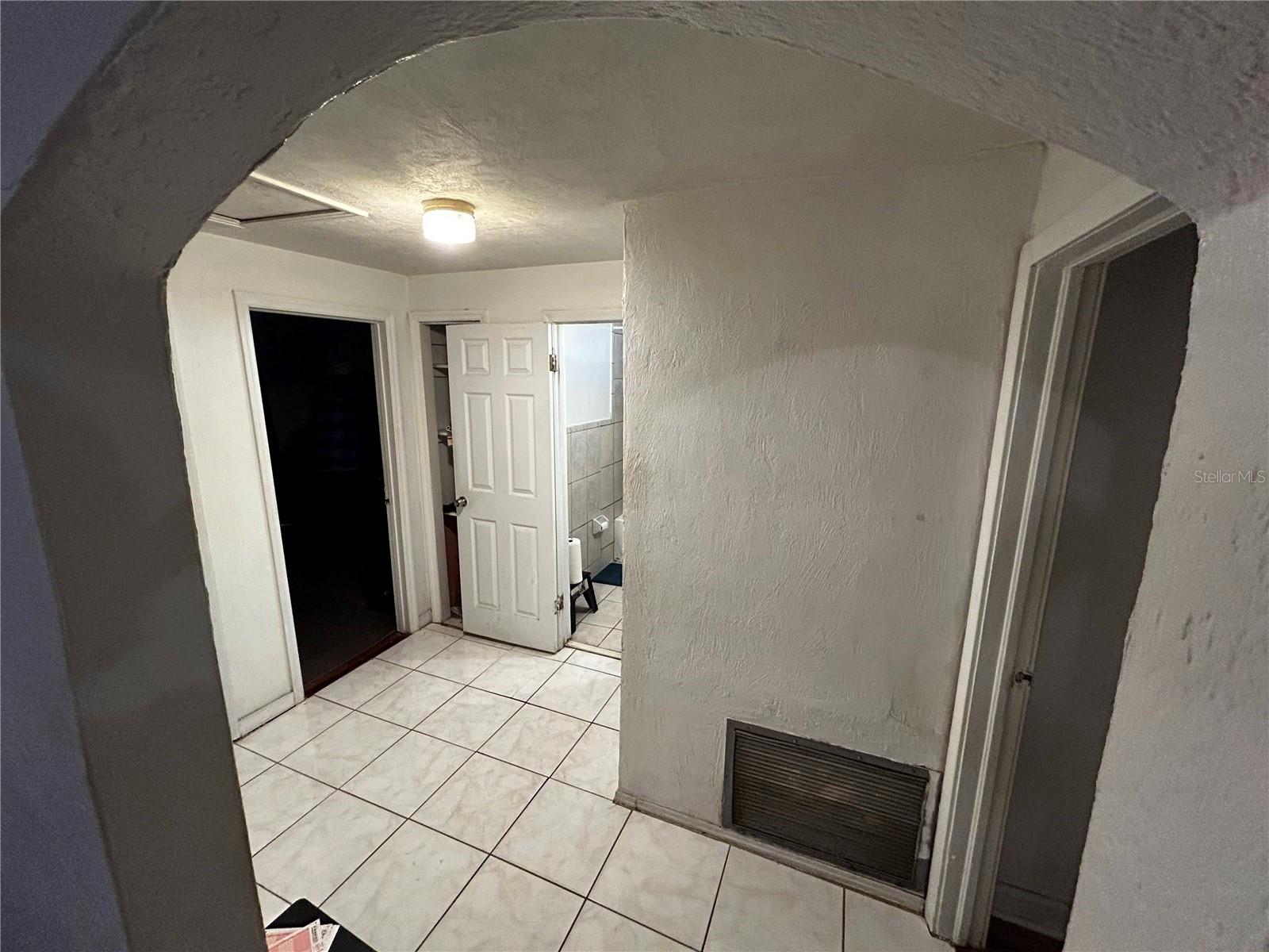 415 Model St Property Photo 9
