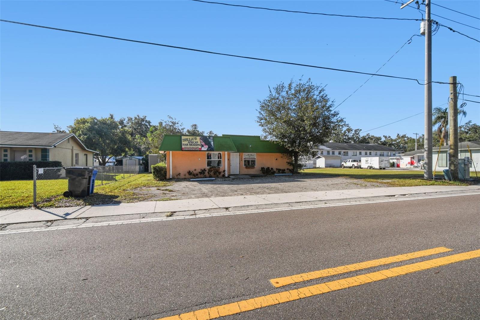 109 E Robertson St Property Photo 4