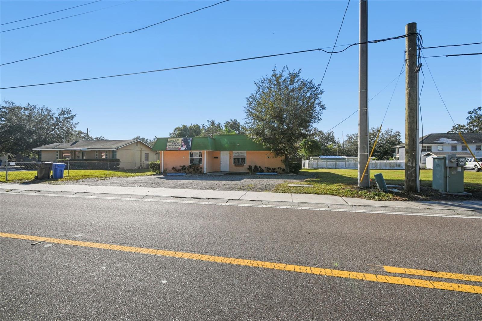 109 E Robertson St Property Photo 5
