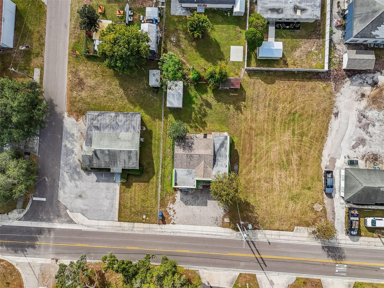 109 E Robertson St Property Photo 6