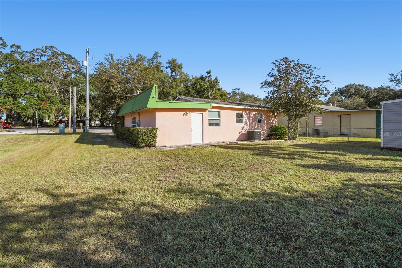 109 E Robertson St Property Photo 20