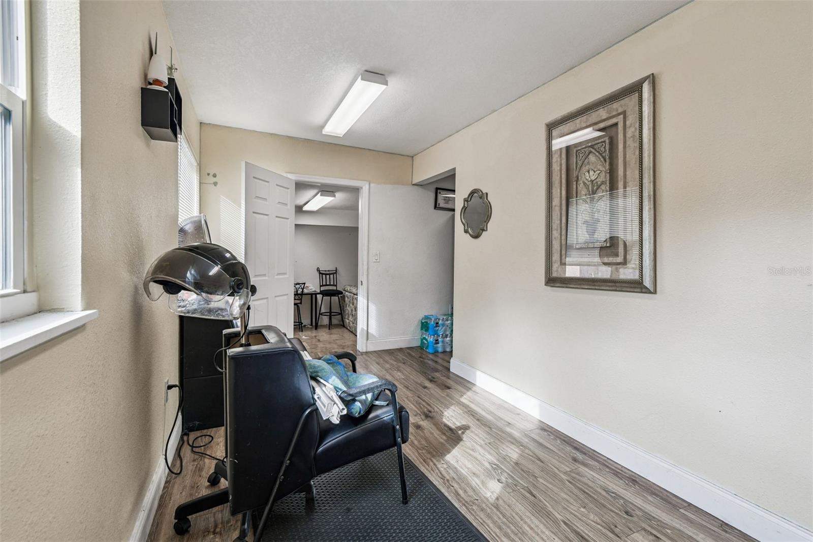 109 E Robertson St Property Photo 34