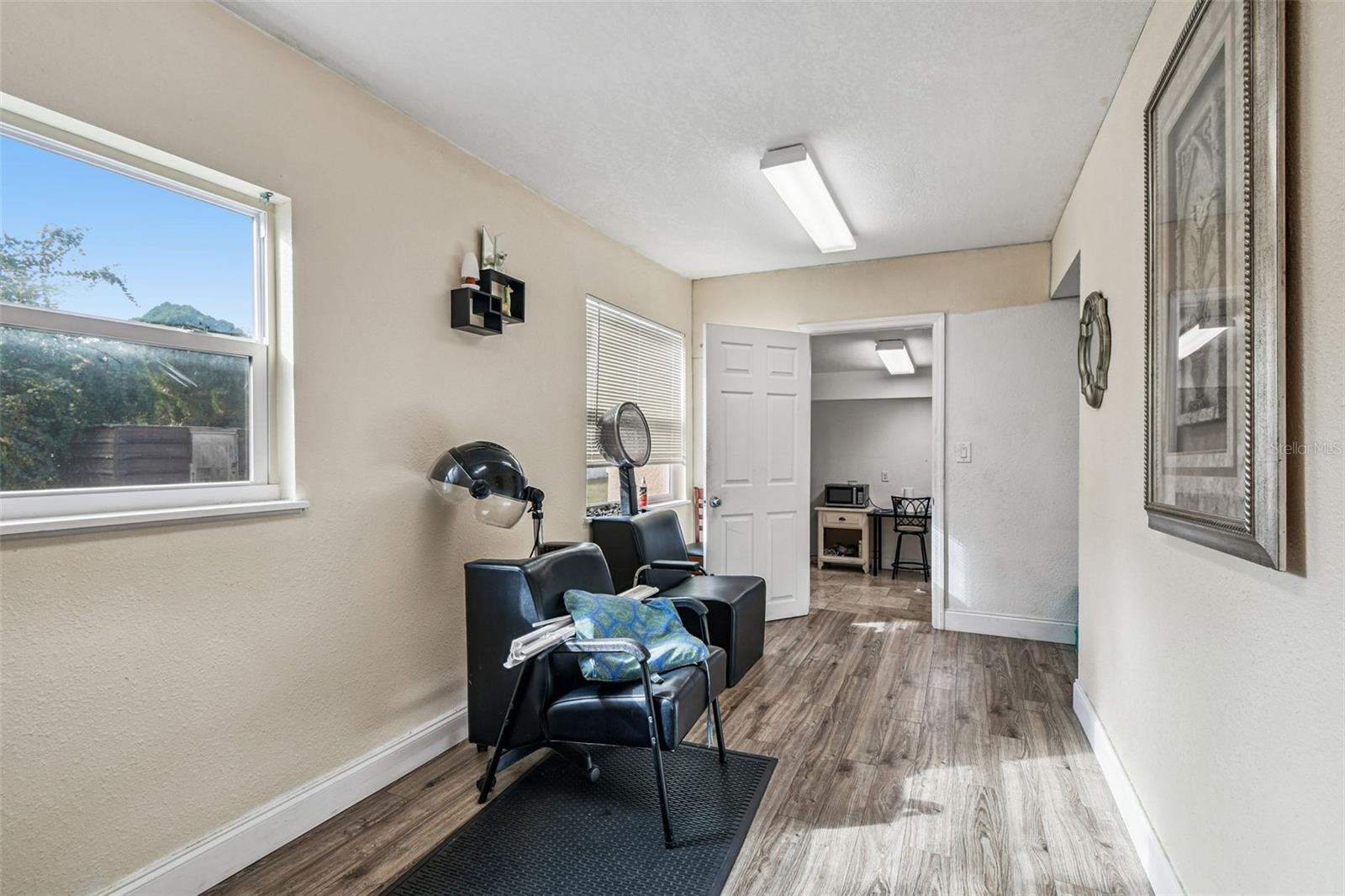 109 E Robertson St Property Photo 35