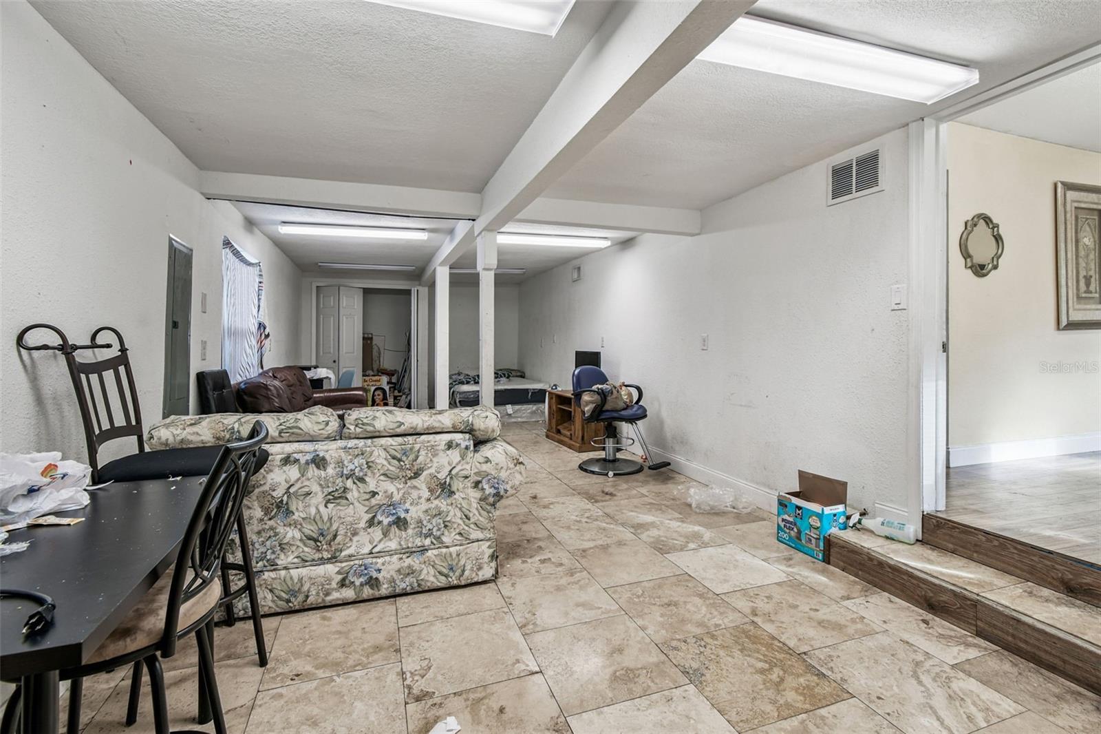 109 E Robertson St Property Photo 39
