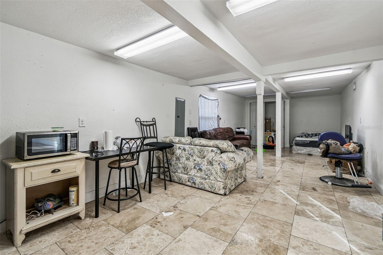 109 E Robertson St Property Photo 40