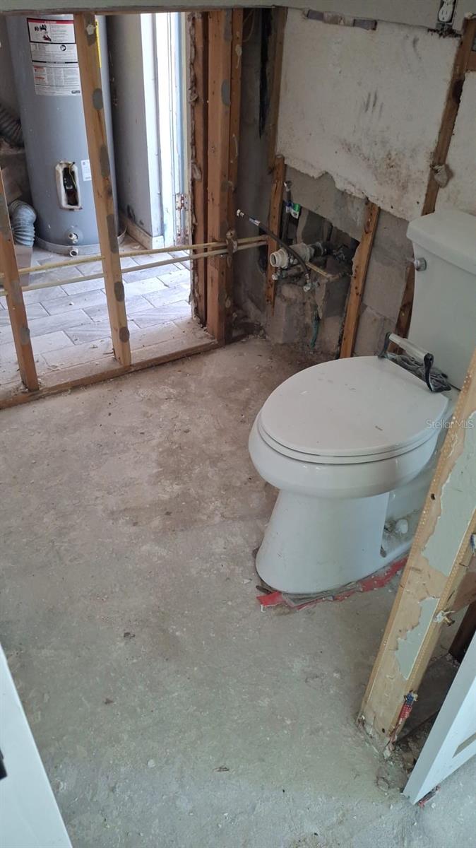 705 Shore Dr E Property Photo 3