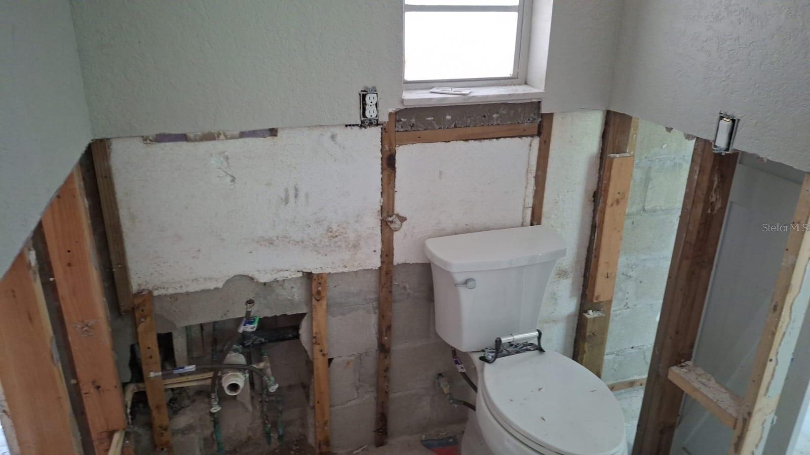 705 Shore Dr E Property Photo 4