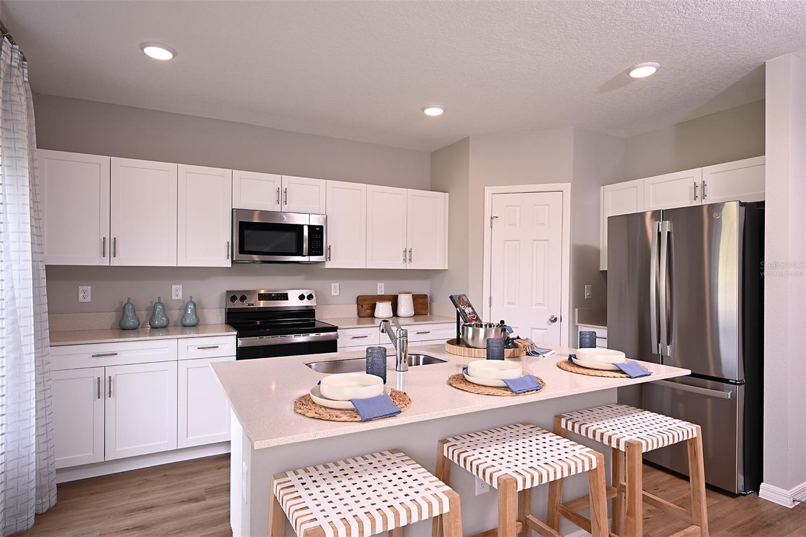 1103 Foreshore Ln Property Photo 2