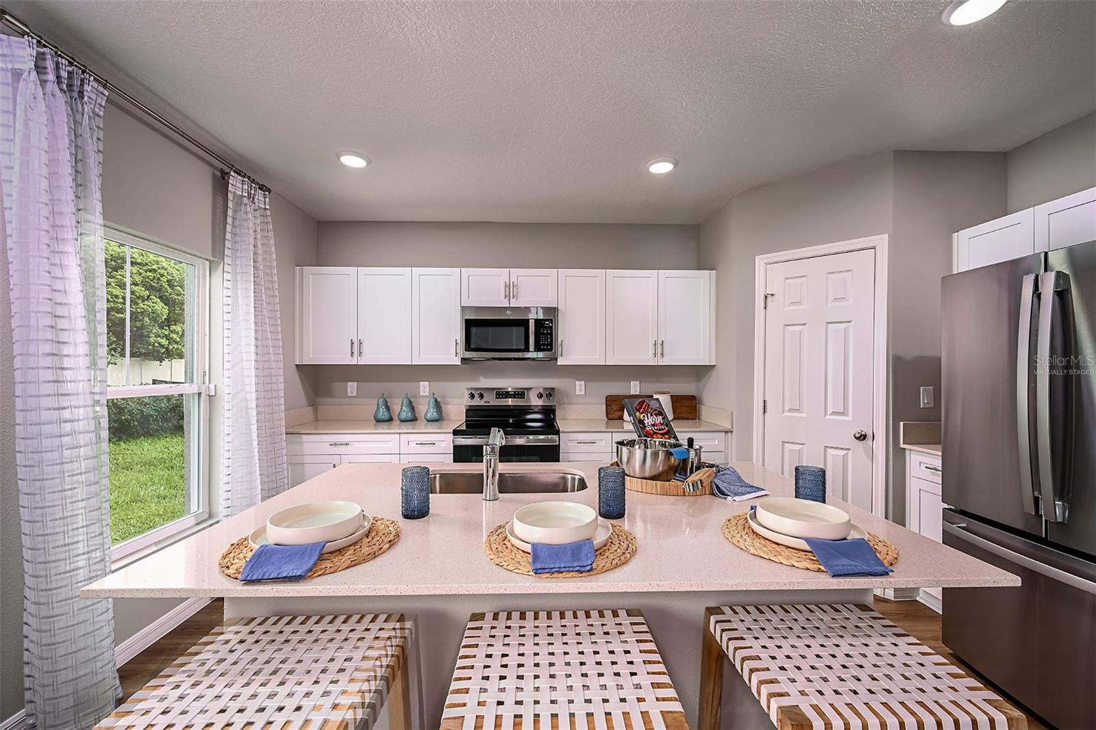 1103 Foreshore Ln Property Photo 3