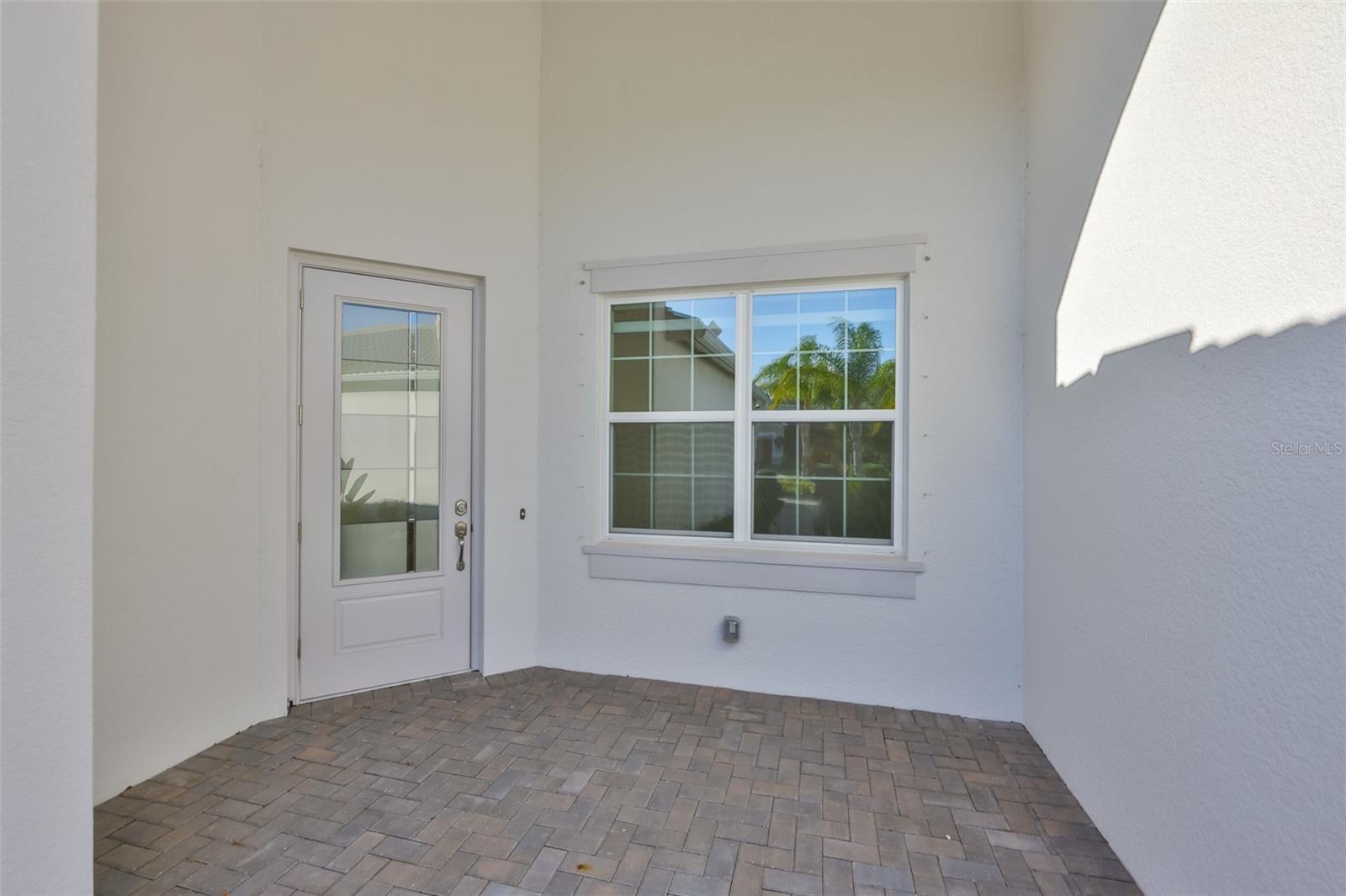 4906 Avila Lakes Dr Property Photo 4