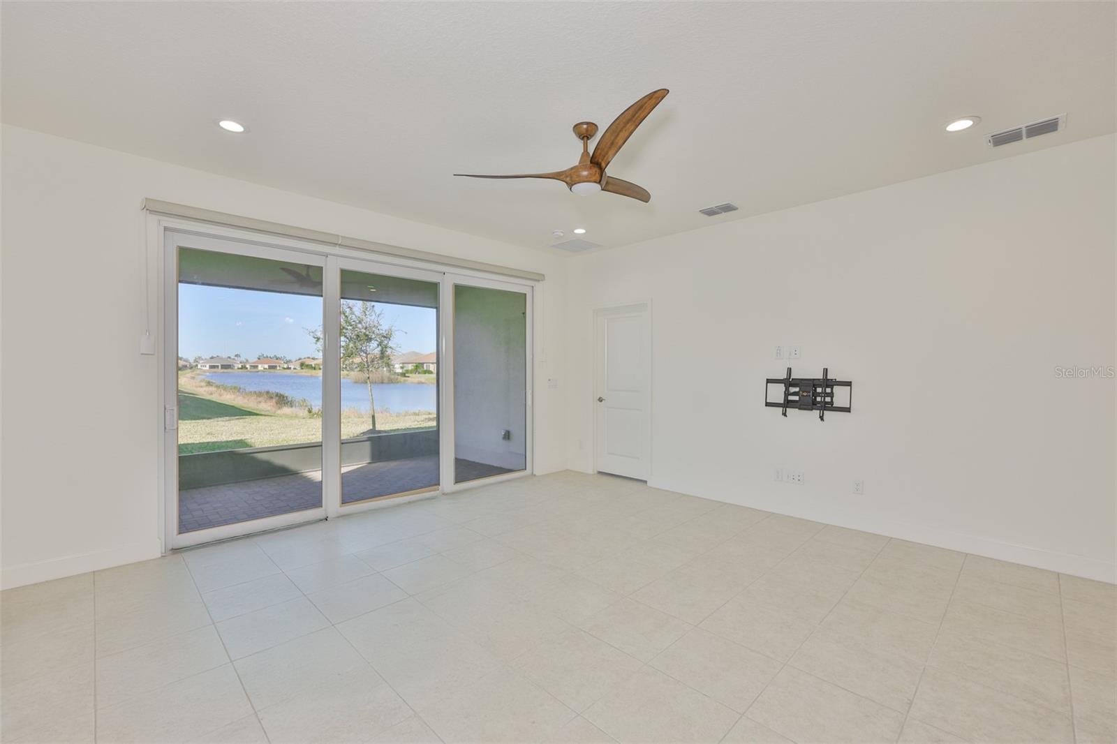 4906 Avila Lakes Dr Property Photo 11