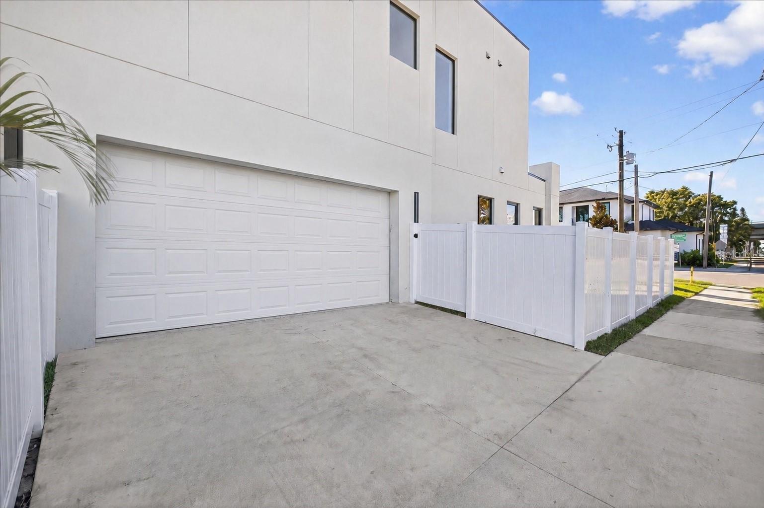 3702 S Lynwood Ave Property Photo 60