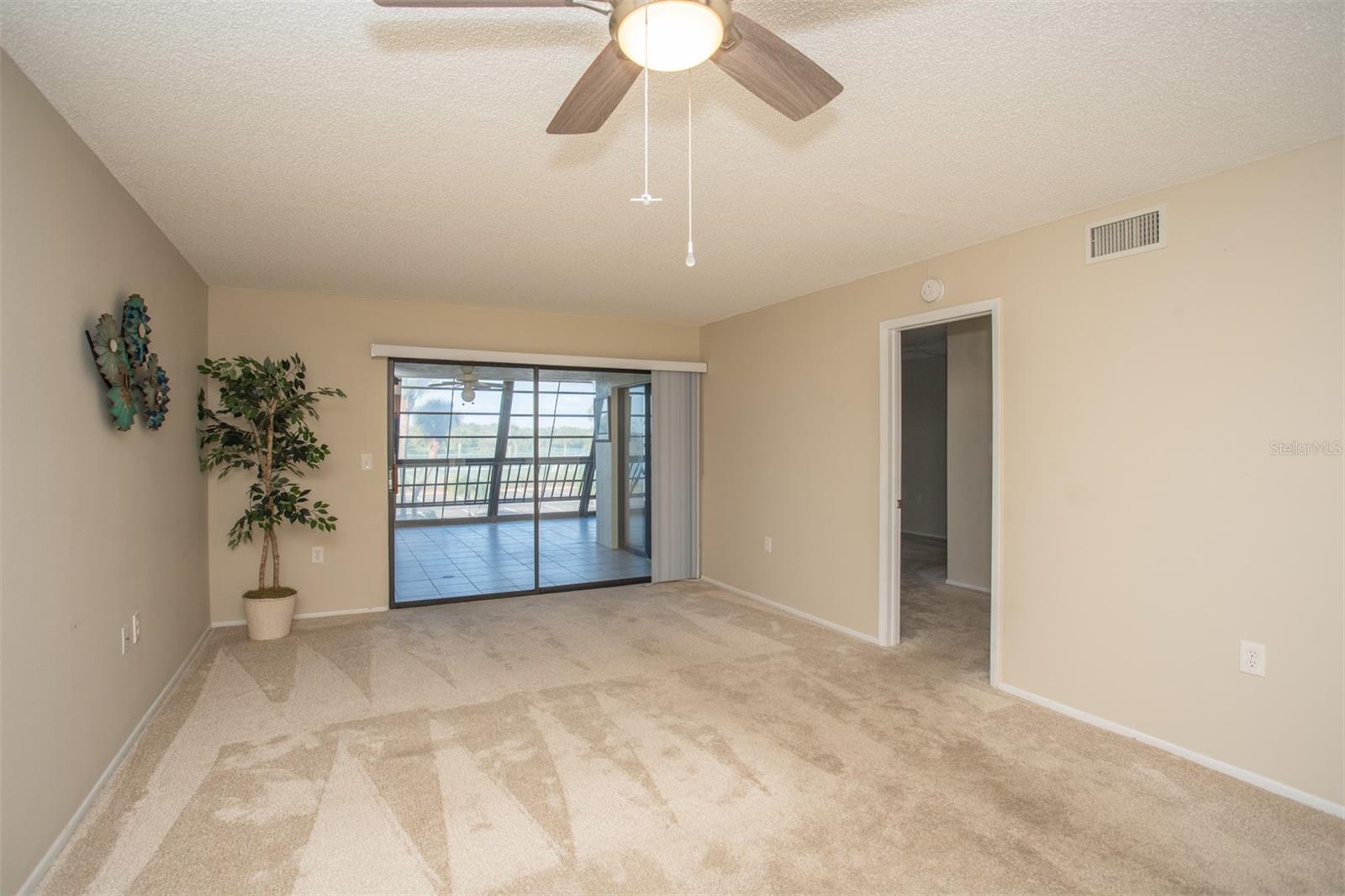 9860 62nd Ter N #1014 Property Photo 14