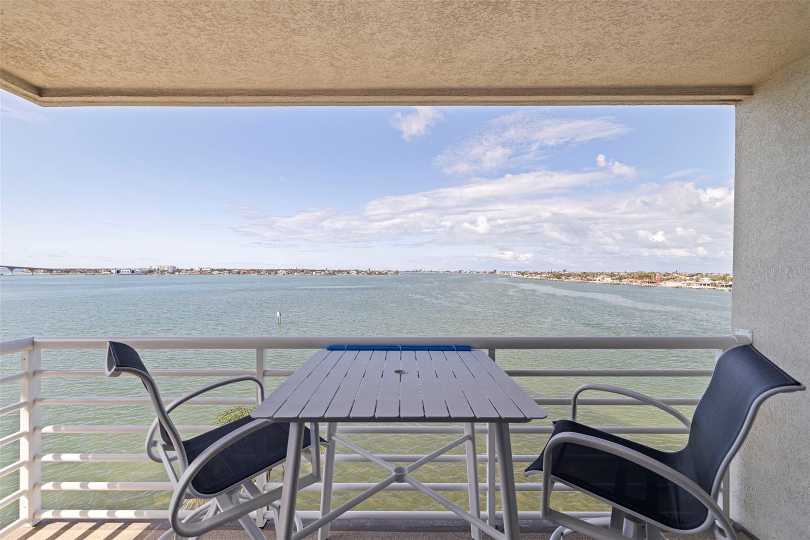 6105 Bahia Del Mar Cir #683 Property Photo 1