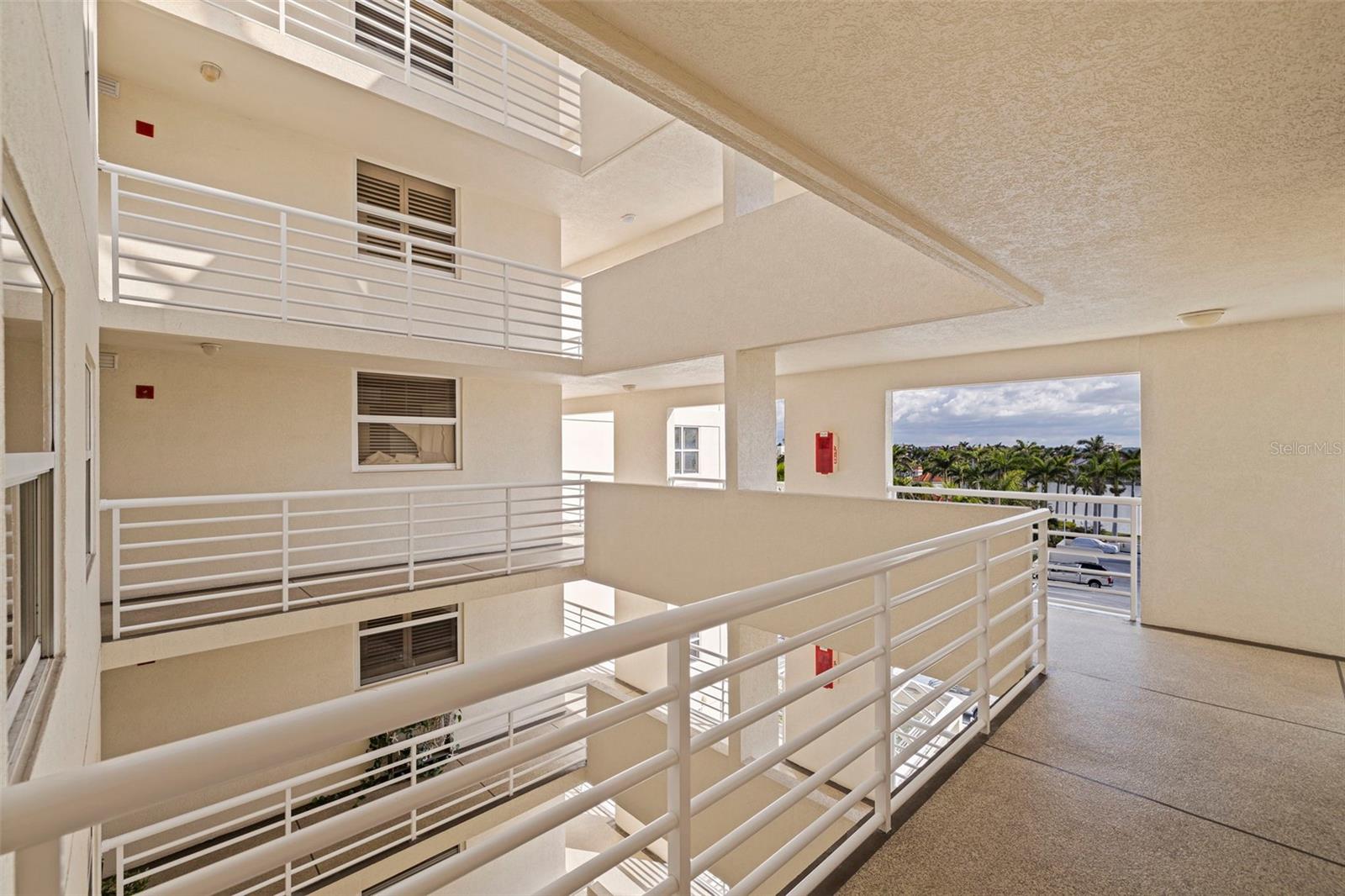 6105 Bahia Del Mar Cir #683 Property Photo 2
