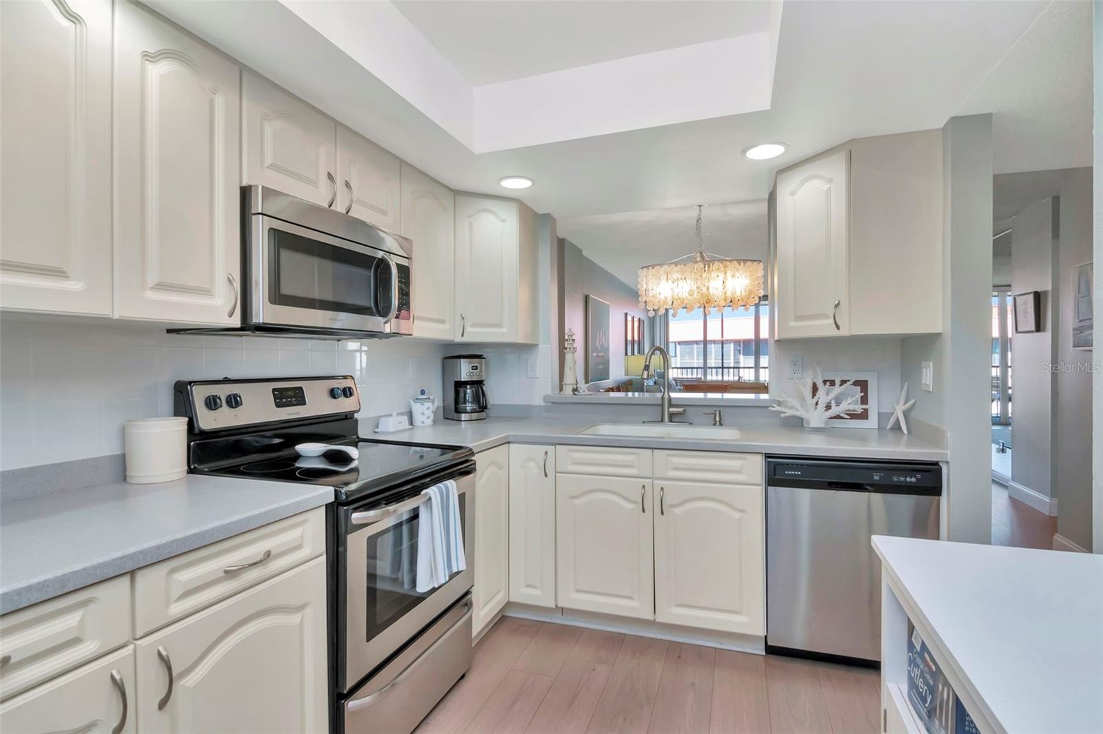 17580 Gulf Blvd #403 Property Photo 6