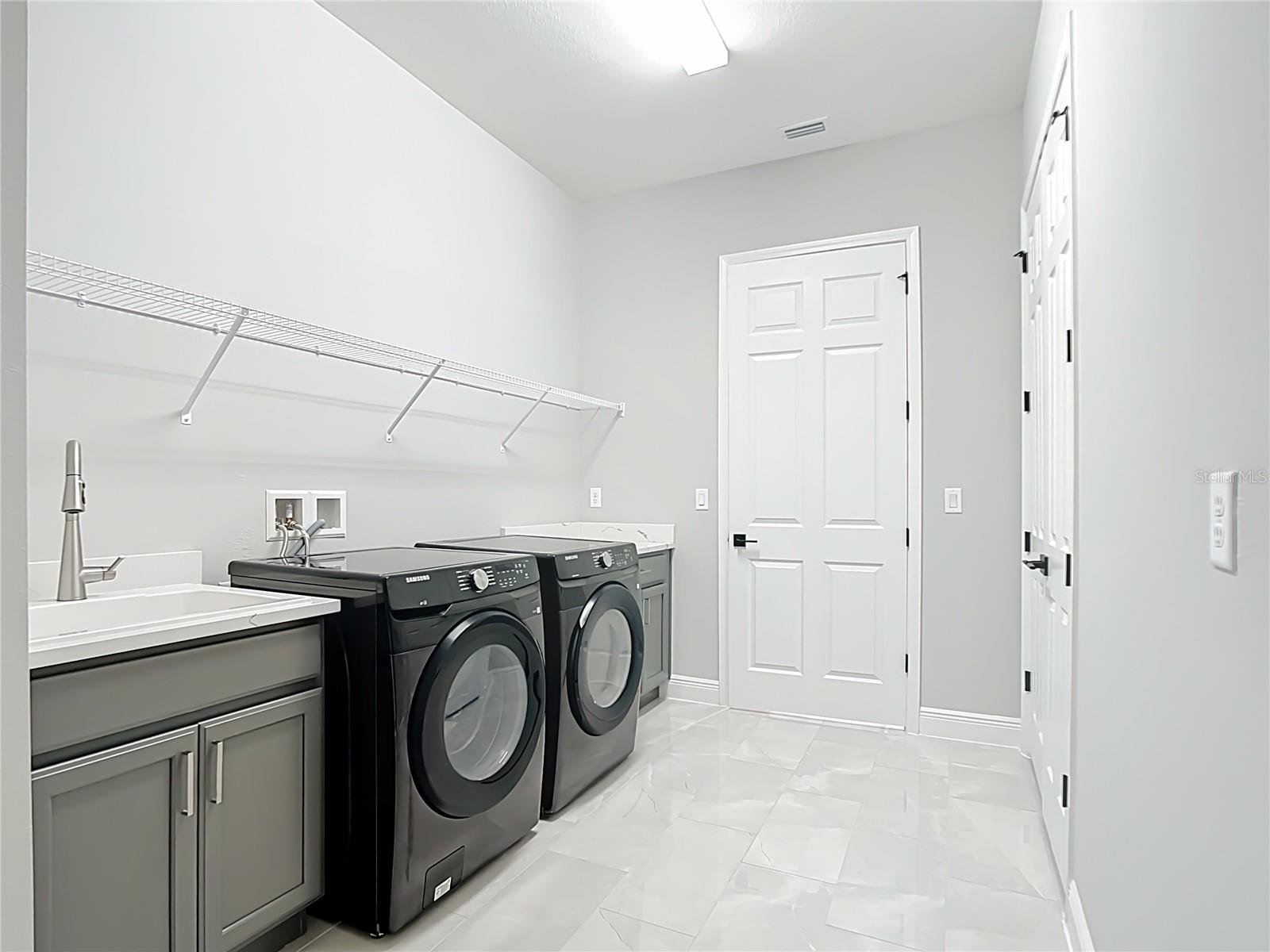 3586 Recurve Cir Property Photo 46