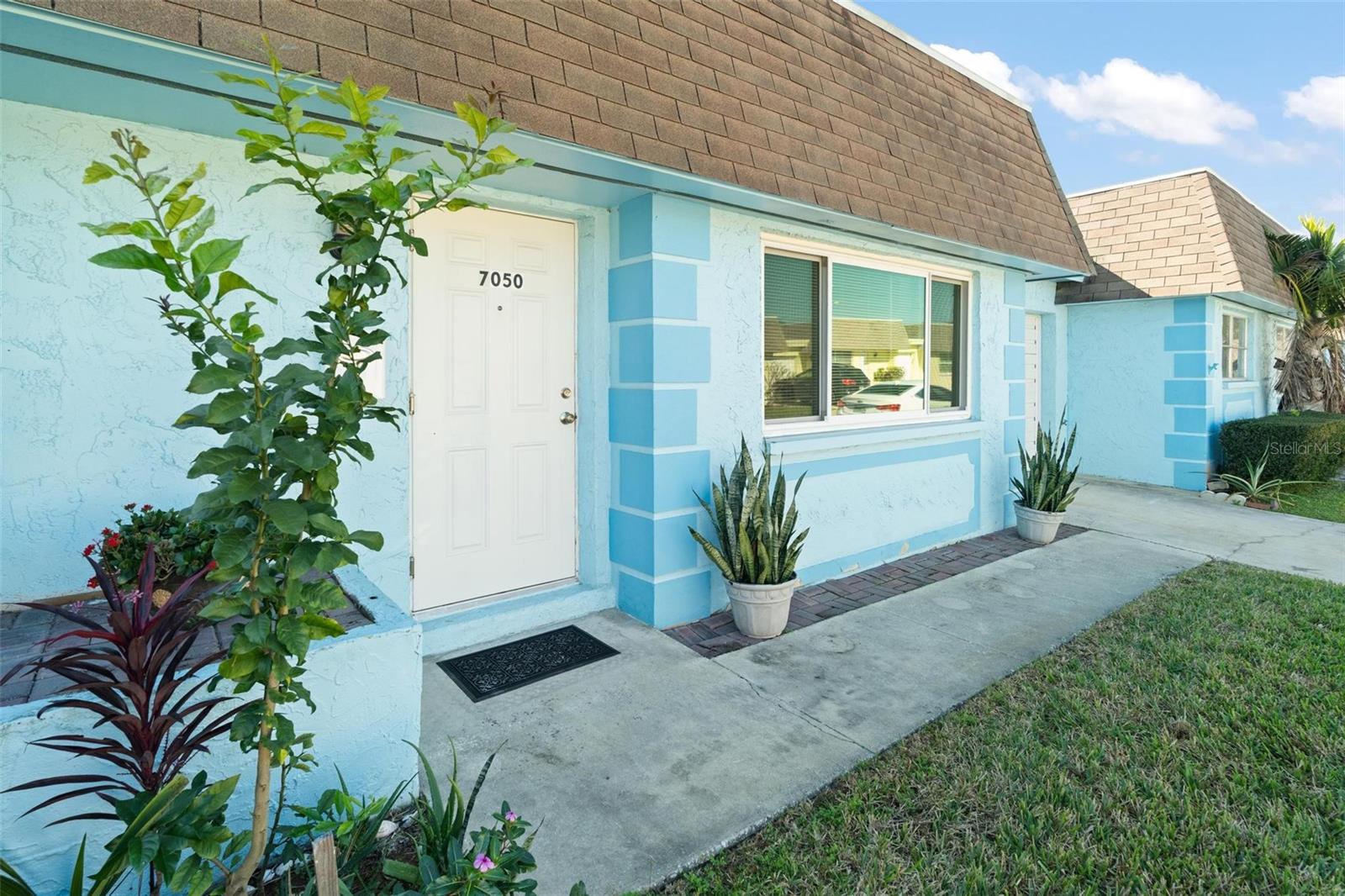 7050 Versailles N Property Photo 1