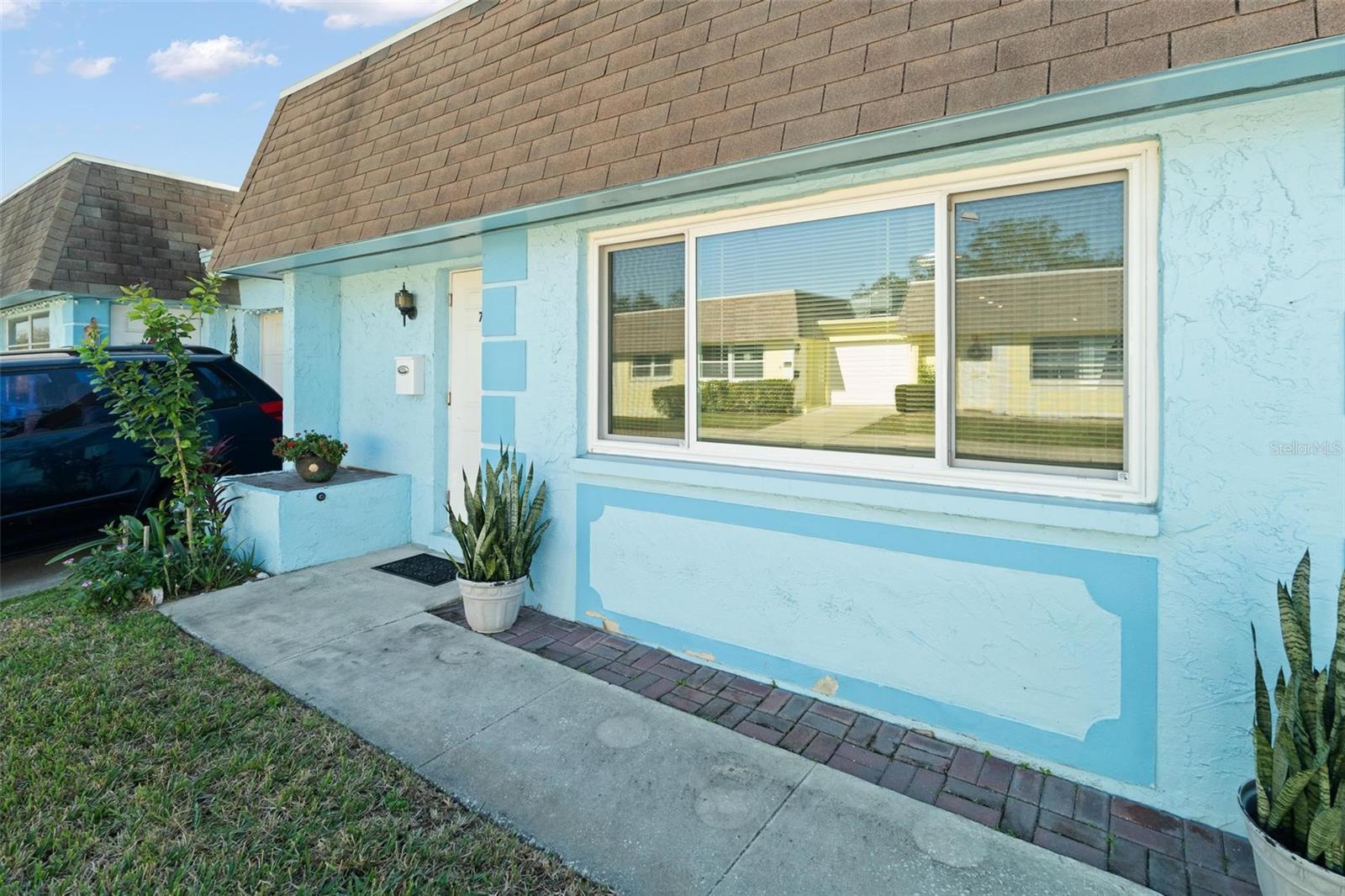 7050 Versailles N Property Photo 2