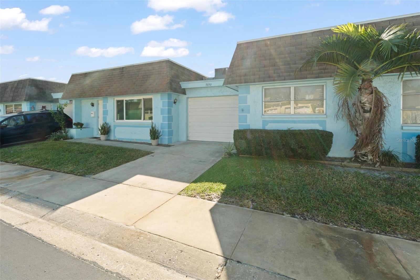 7050 Versailles N Property Photo 3