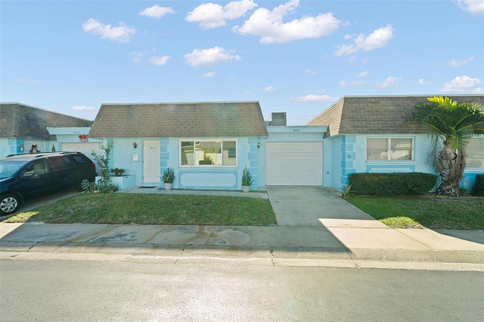 7050 Versailles N Property Photo 4