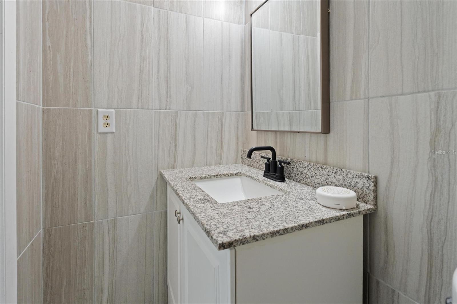 7050 Versailles N Property Photo 7