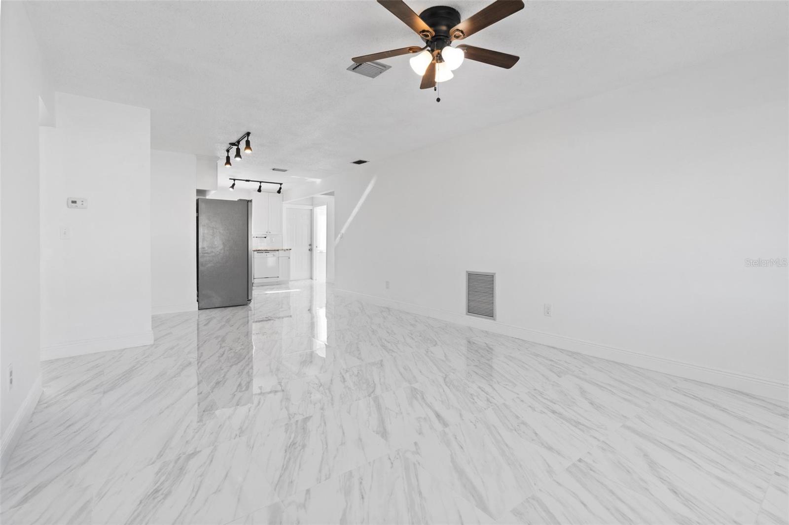 7050 Versailles N Property Photo 8