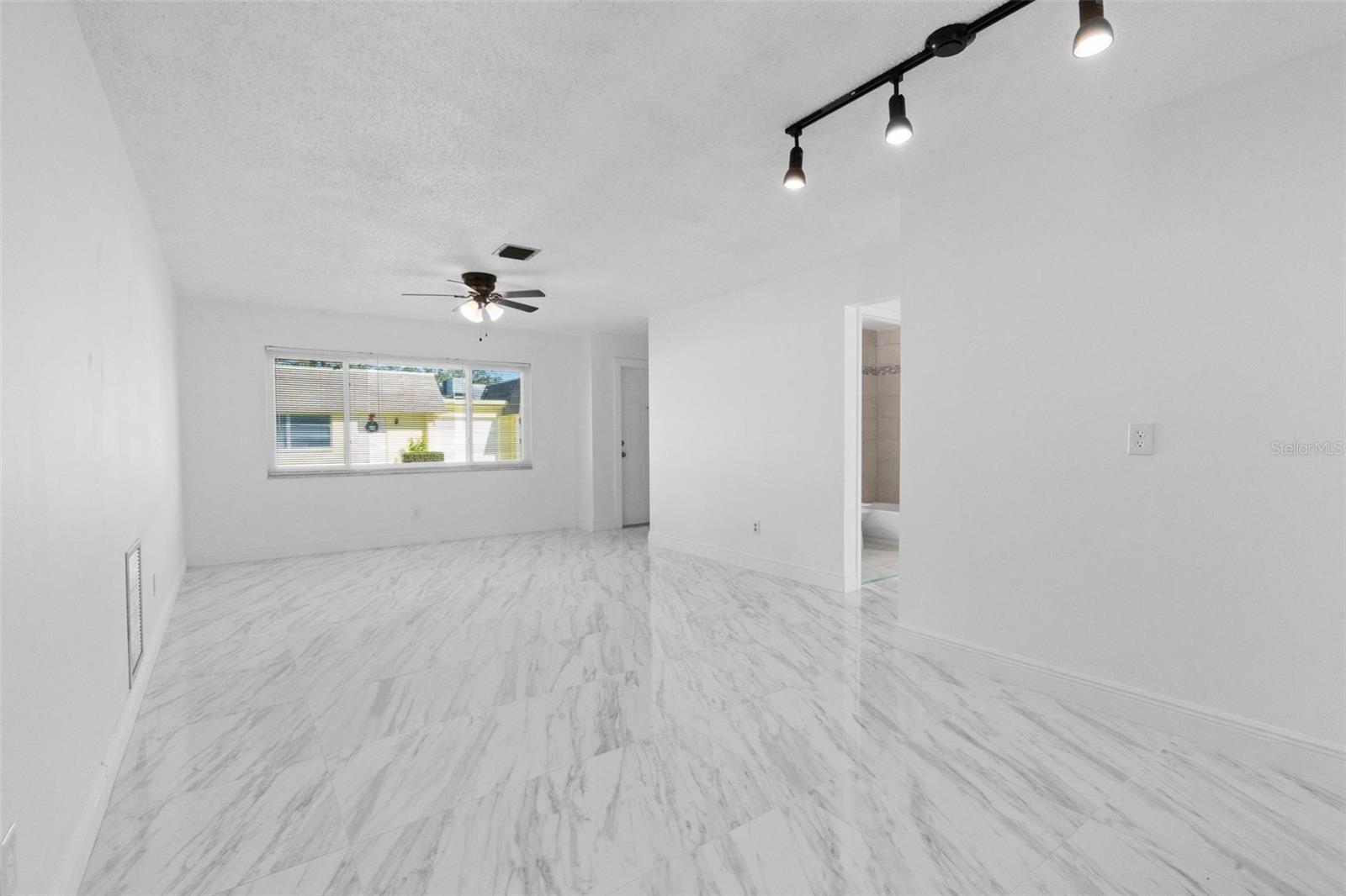 7050 Versailles N Property Photo 11