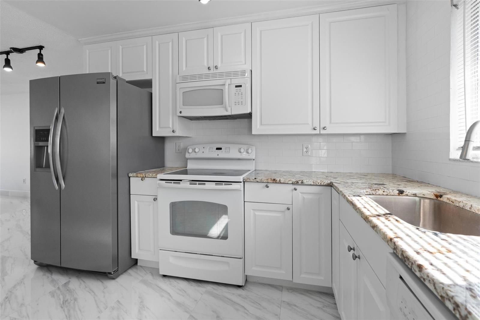 7050 Versailles N Property Photo 14