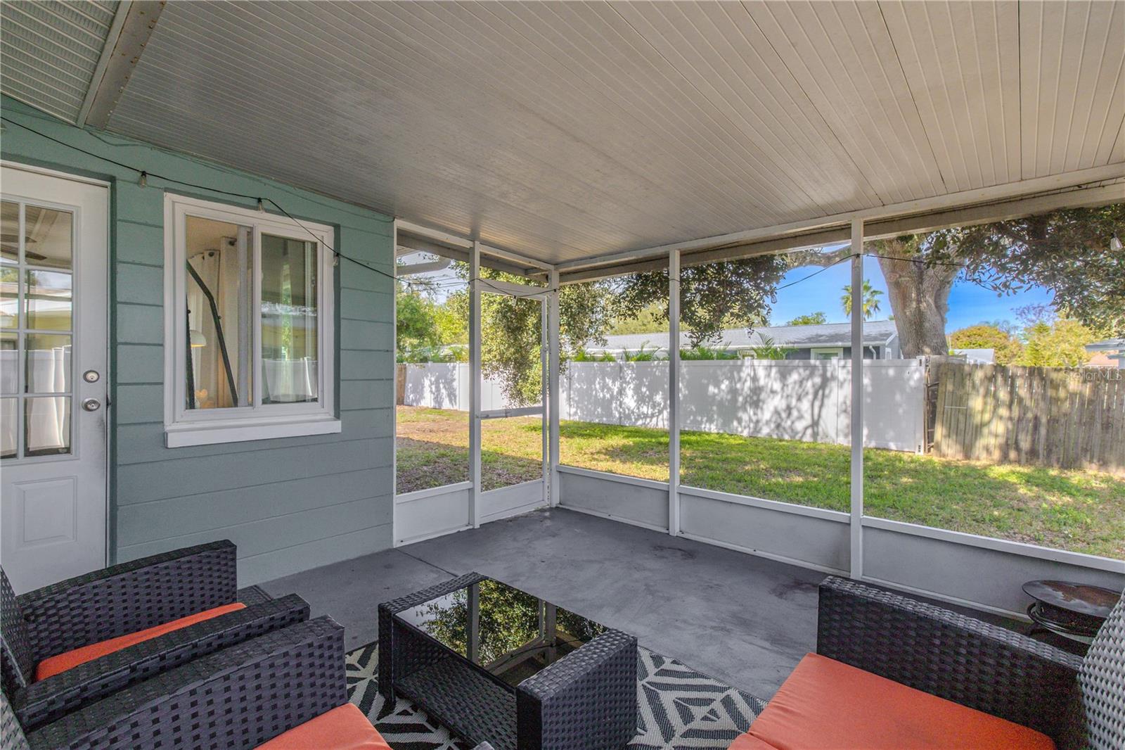 11615 Park Blvd Property Photo 2